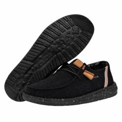 Wendy Washed Canvas - Black 12 Wendy Washed Canvas - Black -Heydude Store FW23 W 40297 001 WENDY WASHED CANVAS BLACK LEFT PAIROUTSOLE
